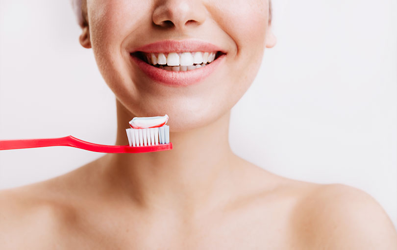 Como escovar os dentes corretamente?